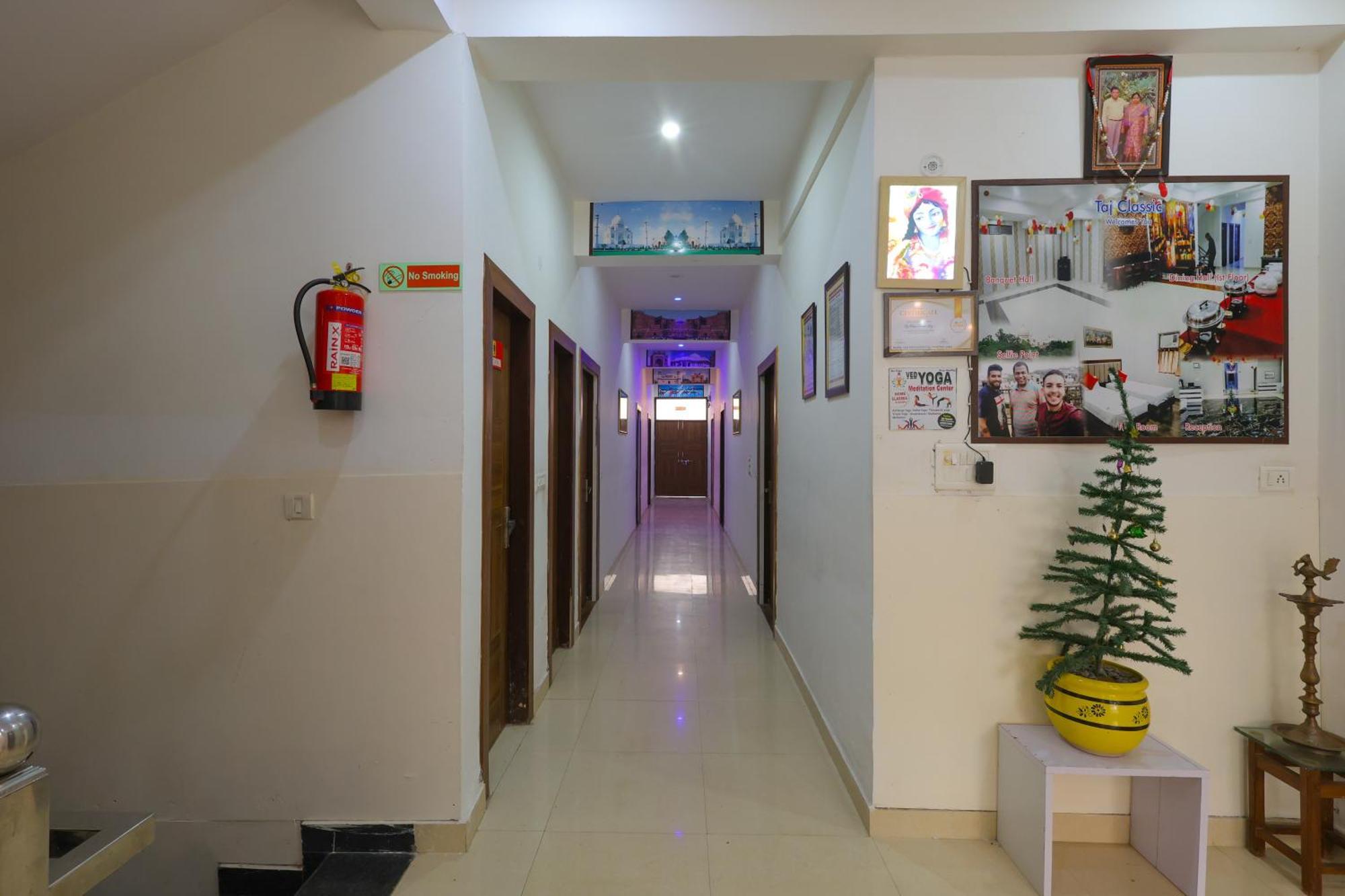 Taj Classic Agra Агра Екстериор снимка